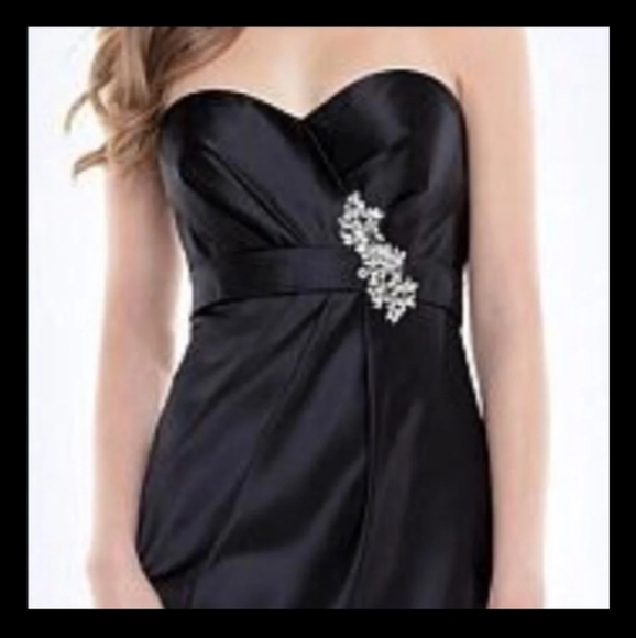 Gorgeous black formal dress - Picture 2 of 2